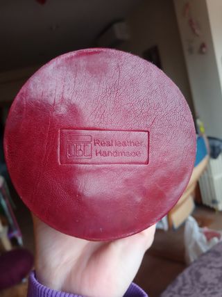 Caja de cuero cilíndrica de Telefónica