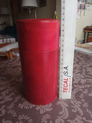 Caja de cuero cilíndrica de Telefónica