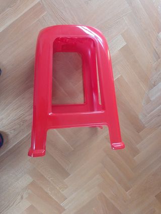 Taburete rojo