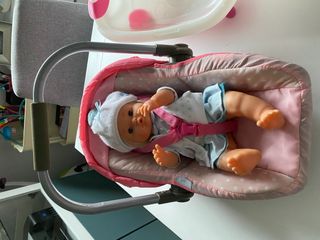 Nenuco con maxicosi y bañera