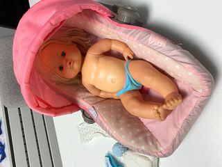 Nenuco con maxicosi y bañera