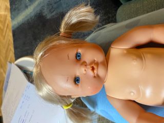 Nenuco con maxicosi y bañera