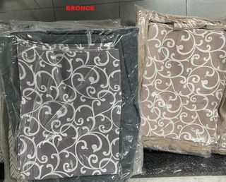 MESA CAMILLA + TARIMA + CRISTAL +ENAGUAS