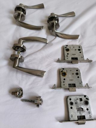 Manivelas puerta + cerraduras + pestillo