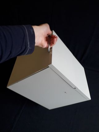 LIPS. Caja De Seguridad de Banco.