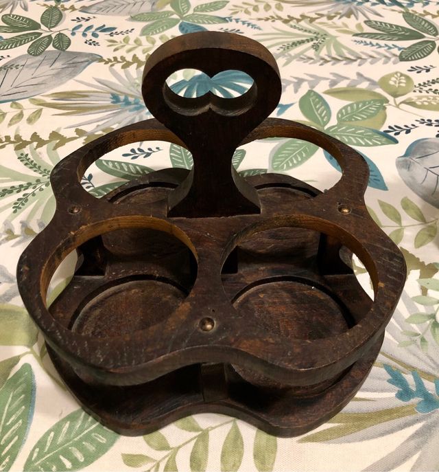 Bottiglie da liquore vintage con portabottiglie