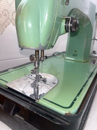Maquina de coser Refrey Preferida 400 sin motor