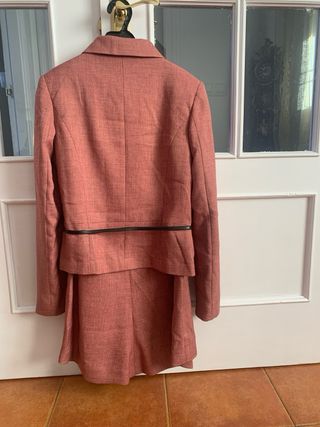 Traje falda y chaqueta