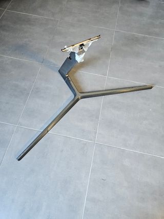 Soporte TV 65 pulgadas.