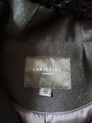 Abrigo de paño con capucha