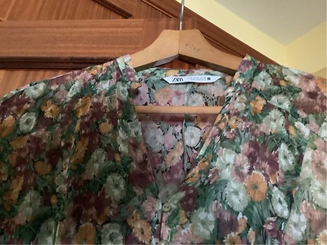 vestido floral Zara