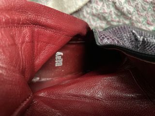 bota y bolso a juego piel color berenjena BLay