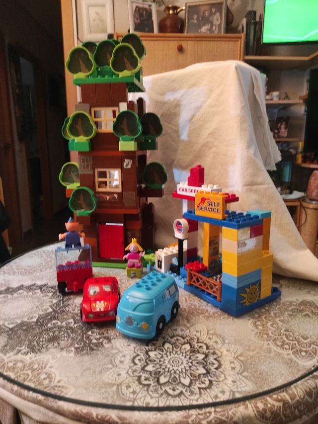 Castillo y gasolinera bloques Ben y Holy