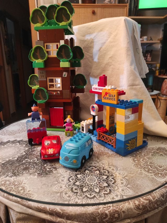 Castillo y gasolinera bloques Ben y Holy