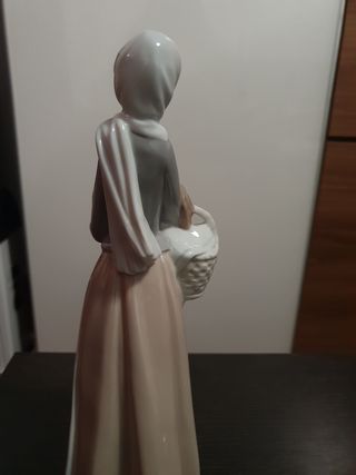 Figura Aldeana con Gallo de Lladró  REBAJADA