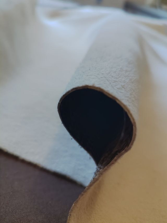 Piel de cabra motivo serpiente