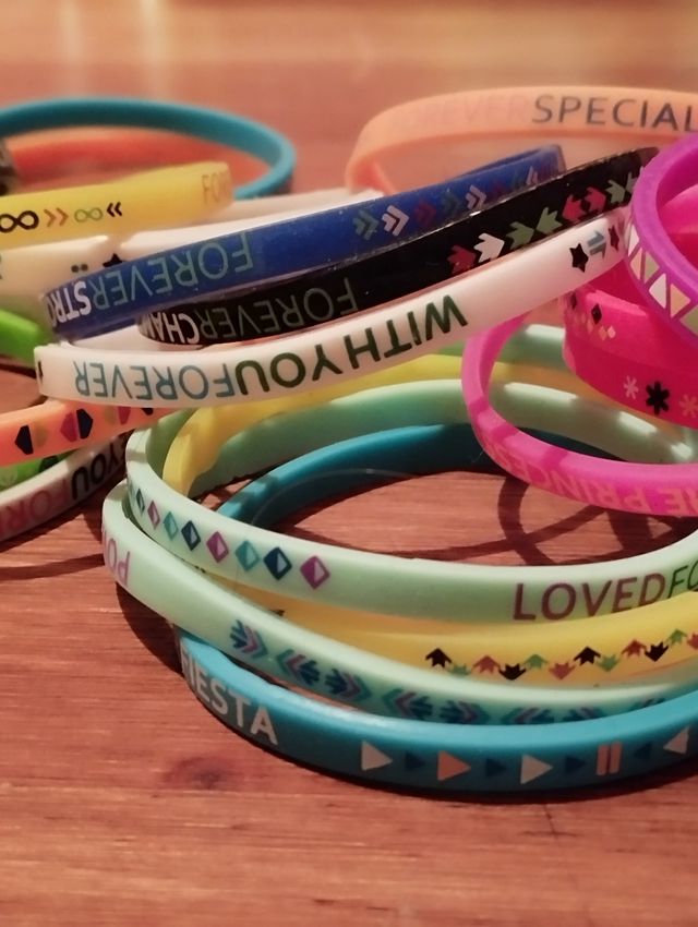 Lote 27 pulseras Forever.