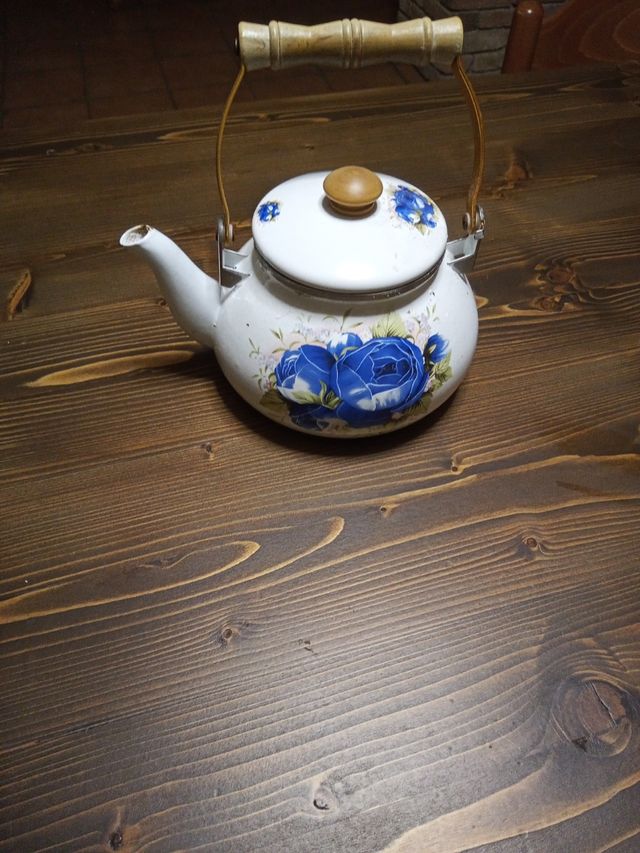 Teiera con rose blu