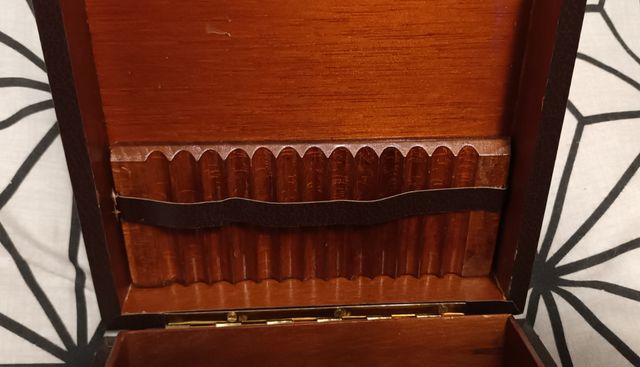 Antigu caja de madera tabaco.