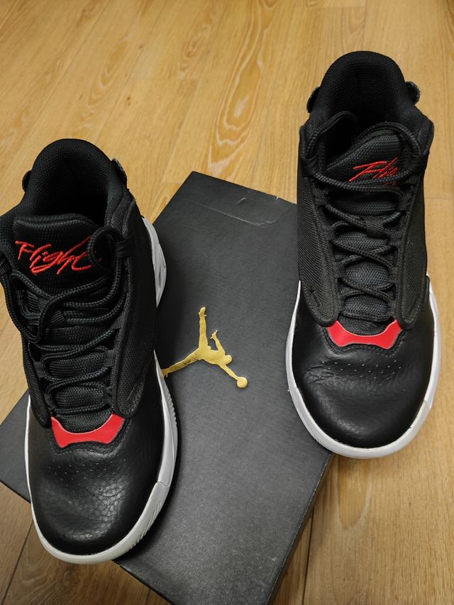 Zapatillas Jordan niño talla 37.5.