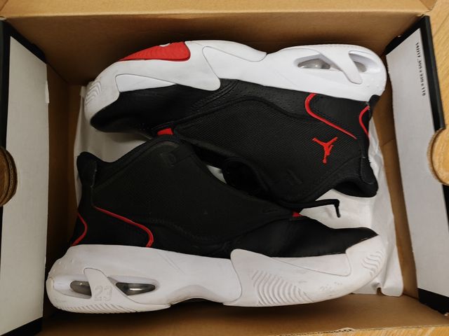 Zapatillas Jordan niño talla 37.5.