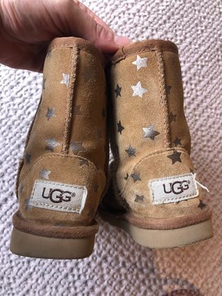 UGG Niña numero 26 marron camel con estrellitas