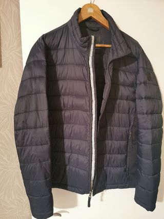 Cazadora fina plumas Guess