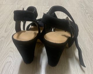 Sandalias negras tacon