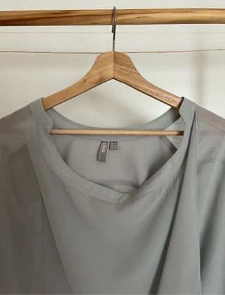 Blusa gris ASOS
