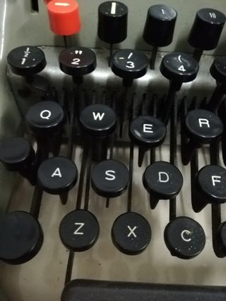 Máquina de escribir Hispano Olivetti