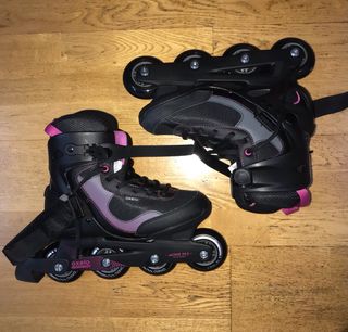 Conjunto patinaje: patines, coderas, rodilleras...