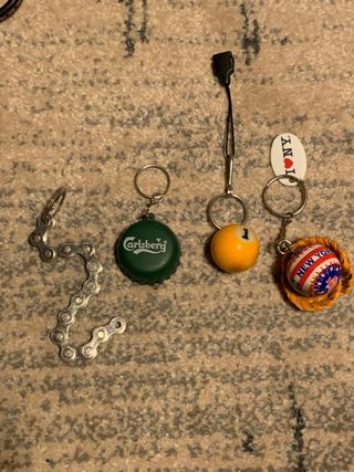 LOTE pulseras collares y llaveros