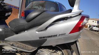 Suzuki burgman 250