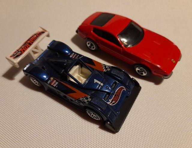 Ferrari 365 + Riley & scot Hotwheels