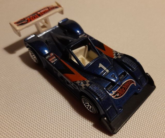 Ferrari 365 + Riley & scot Hotwheels