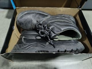 Zapatos de seguridad.