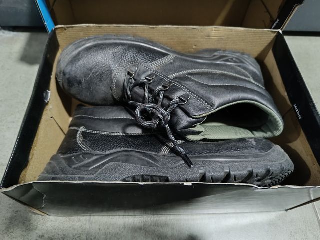 Zapatos de seguridad.