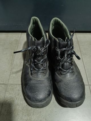 Zapatos de seguridad.