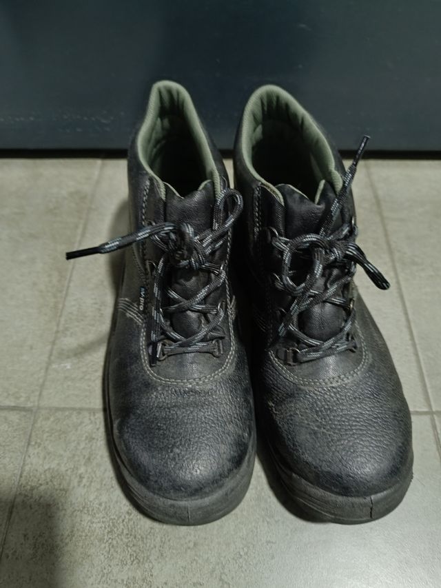 Zapatos de seguridad.