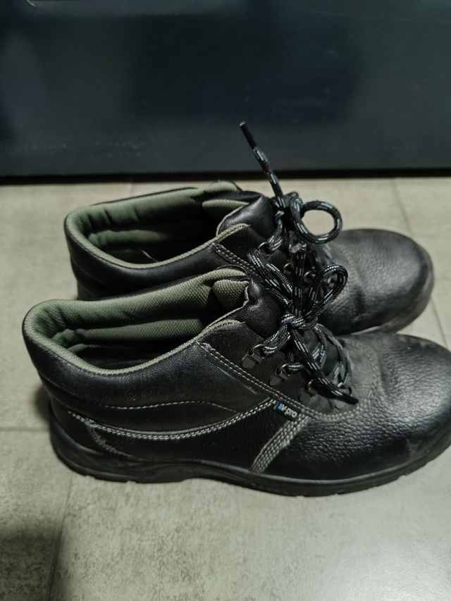 Zapatos de seguridad.