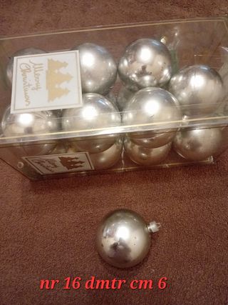 16 palline argento per decorare l'albero