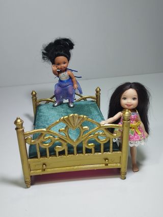 Cama para muñecas (largo 20 cm)