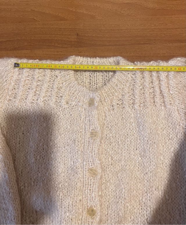 Cardigan di pura lana fatto a mano