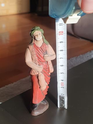 Hombre con conejo para belén