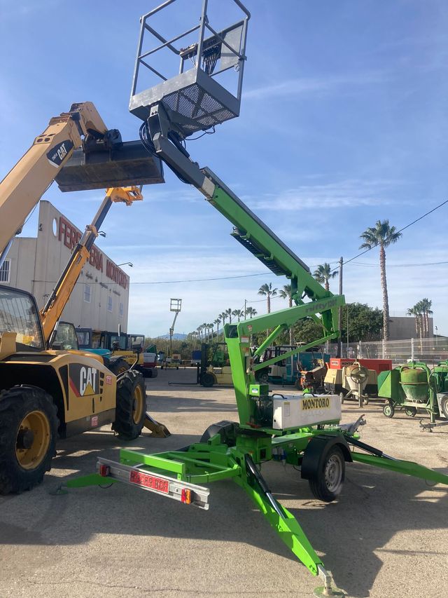 PLATAFORMA ELEVADORA REMOLCABLE