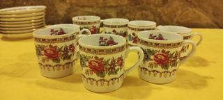 Juego de tazas y platos de café y té