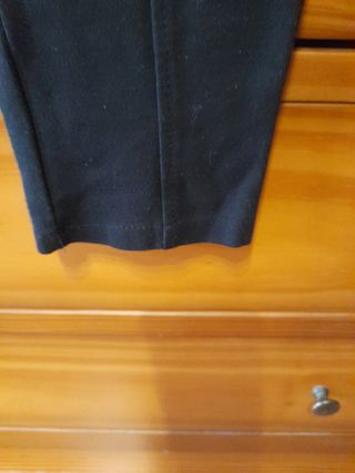Pantalón negro tipo malla. 
