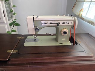 Maquina coser y mueble