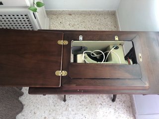 Maquina coser y mueble