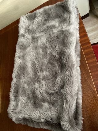 bufanda gris piel sintetica